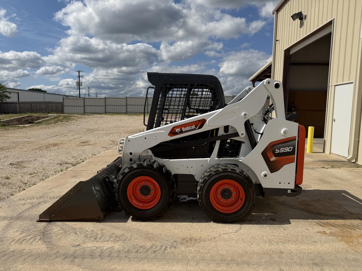 2023 Bobcat S590