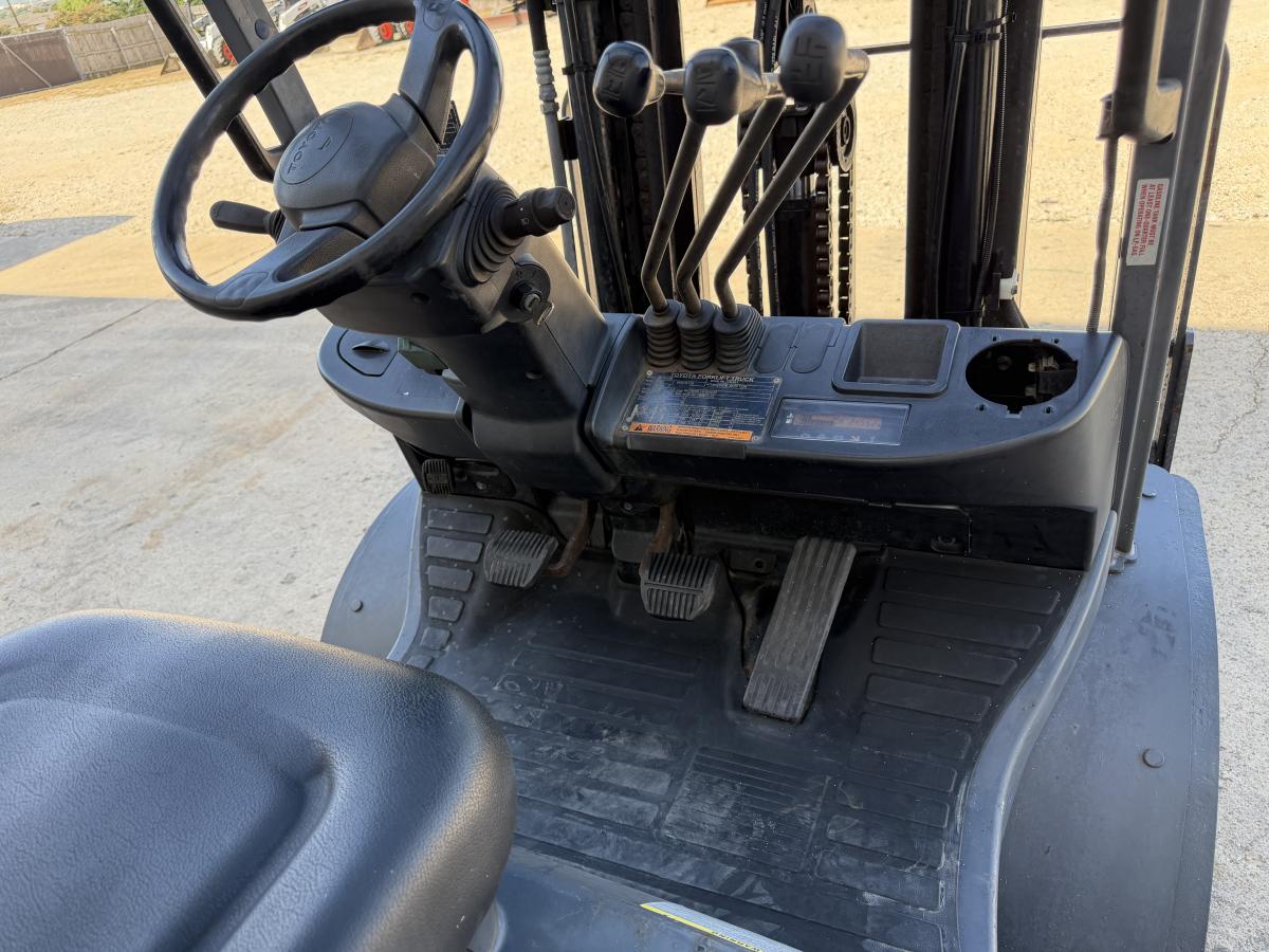 2020 Toyota 8FGU30 Forklift