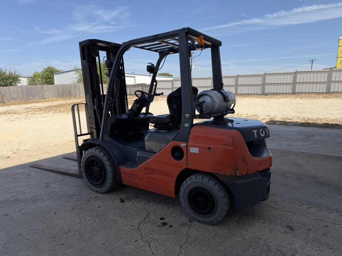 2020 Toyota 8FGU30 Forklift