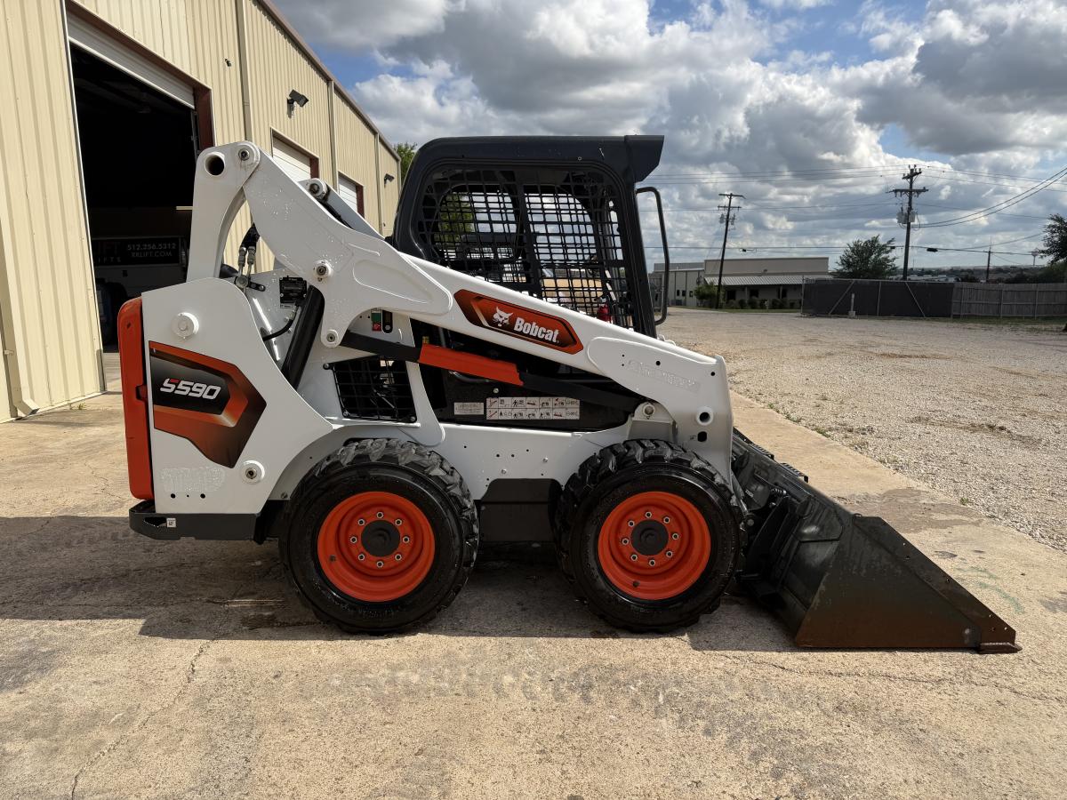 2023 Bobcat S590