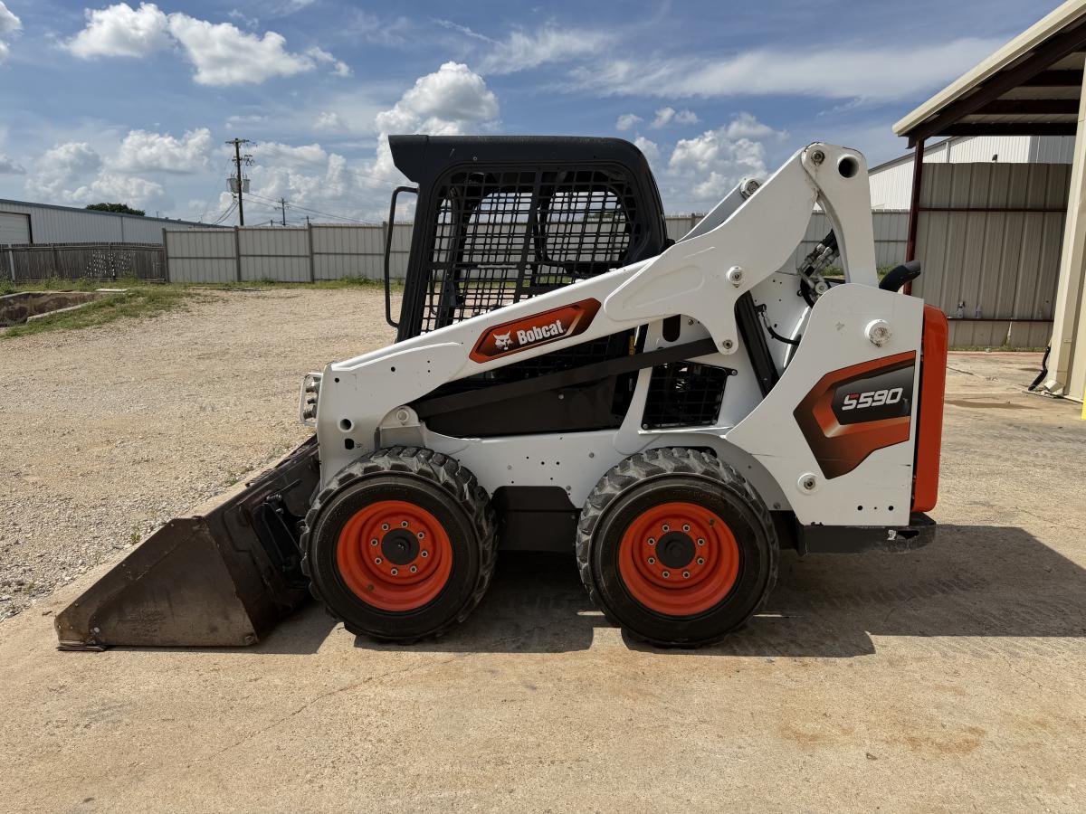 2023 Bobcat S590