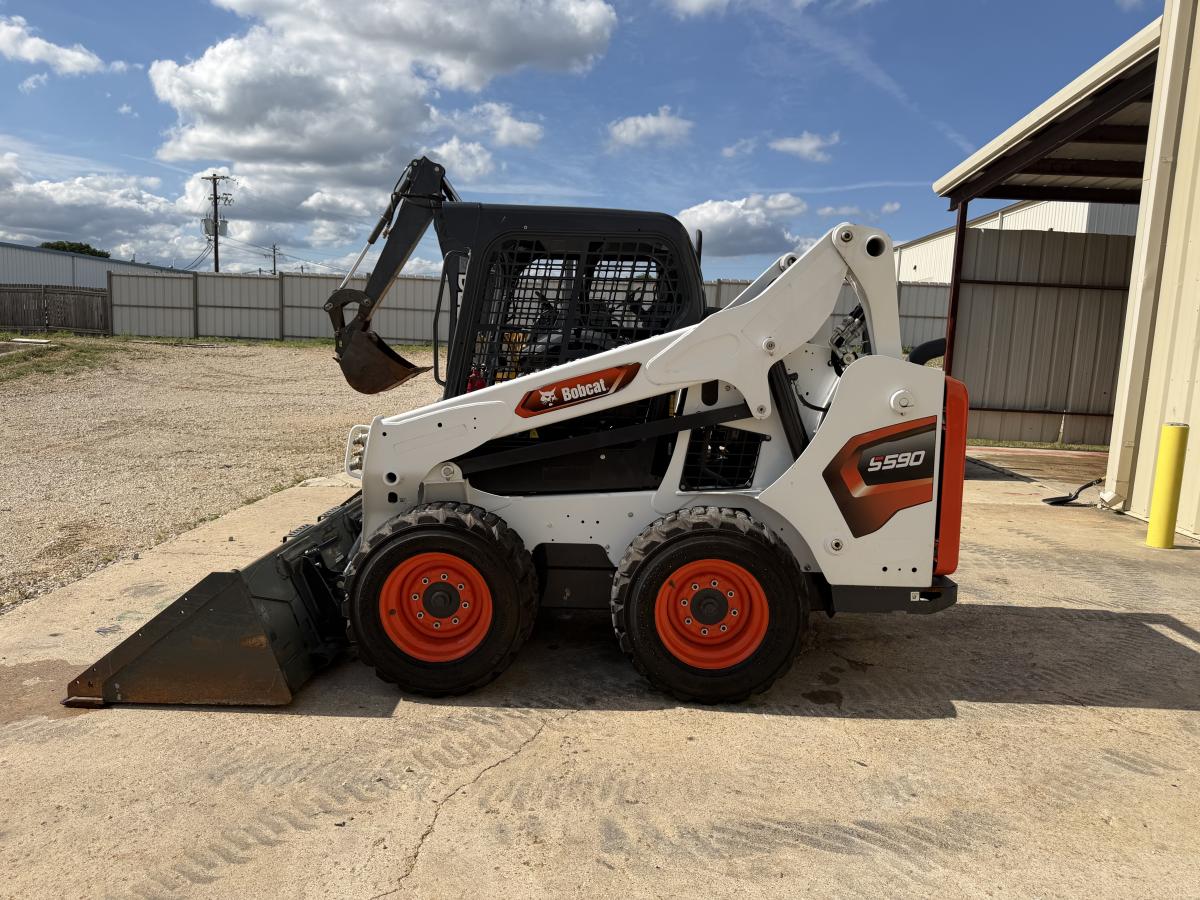 2023 Bobcat S590