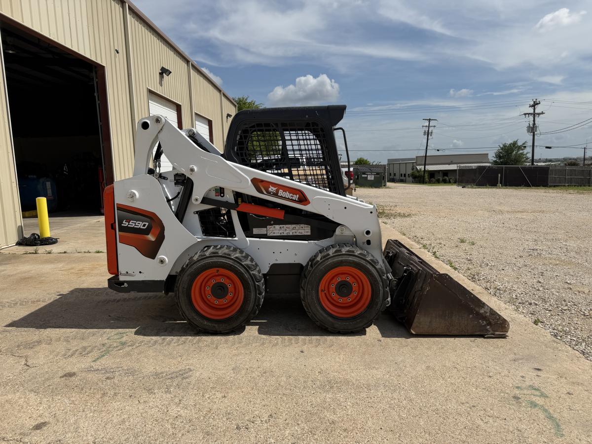 2023 Bobcat S590